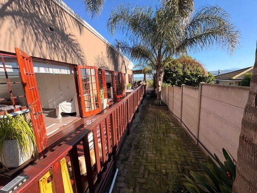 4 Bedroom Property for Sale in Fraaiuitsig Western Cape